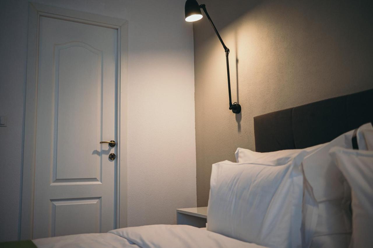 Nest Guesthouse Drobeta Turnu Severin Eksteriør bilde