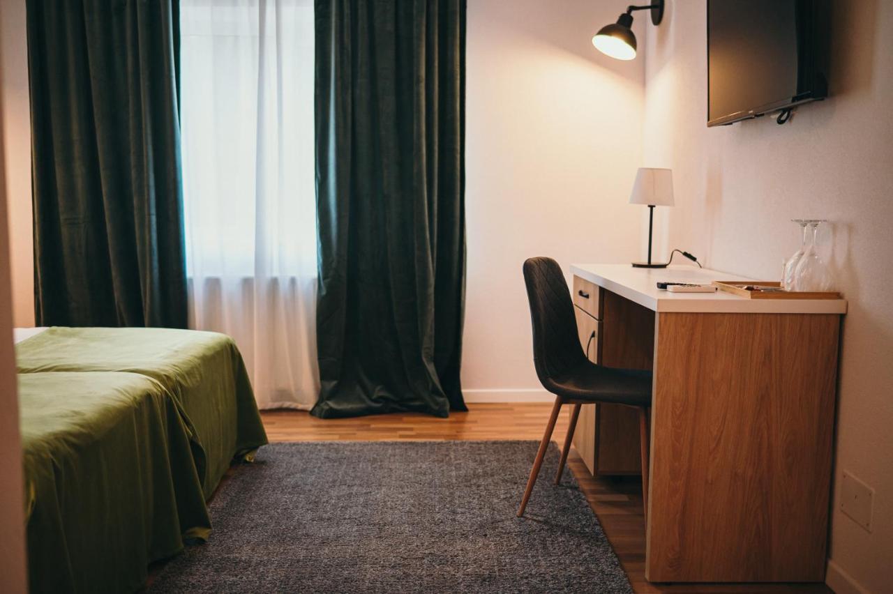 Nest Guesthouse Drobeta Turnu Severin Eksteriør bilde
